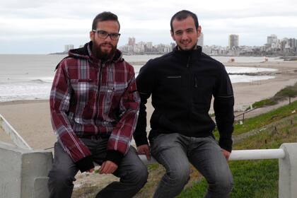 Mar del Plata: Esteban Fraternalli y Marcos Miraglia, dos de los tres amigos que, junto con Nicolás Casullo, debieron adelantar la vuelta luego del terremoto.