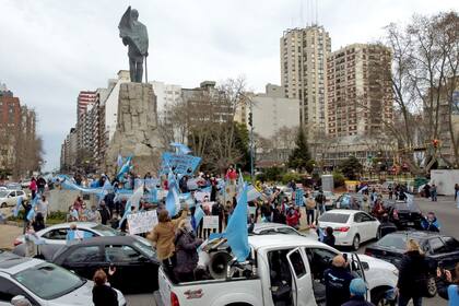 La caravana en Mar del Plata volvió a convocarse frente al monumento a San Martín