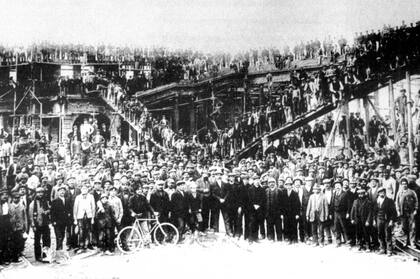 Los trabajadores que construyeron la Rambla Bristol