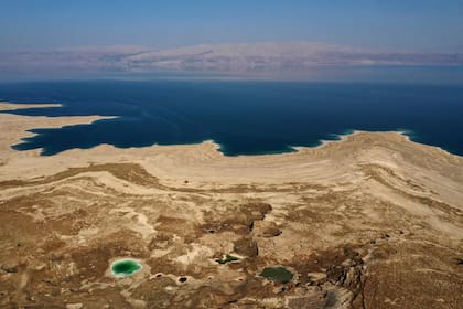 Costa del Mar Muerto cerca del asentamiento israelí de Mitzpe Shalem
