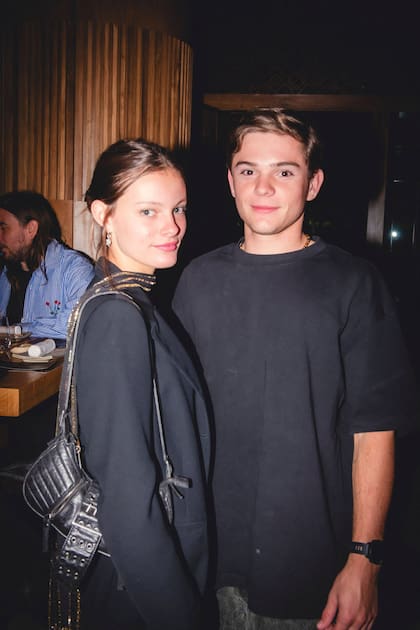 Mar Tanoira (hija de Loli Acuña y el polista Javier Tanoira) y su novio, Benjamín Videla