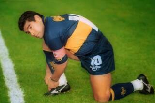 Herencia de Maradona: afirman que Claudia le pagará con camisetas a un abogado