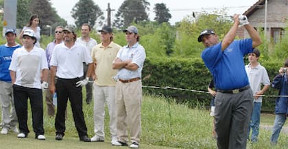 En un Pro Am del Abierto de la Reopublica de golf, el Ruso jugó 9 hoyos con Diego Maradona, David Nalbandian y Ángel Cabrera. Los otros 9 fueron para Adolfito Cambiaso