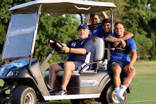 Maneja Maradona: el teléfono del DT, la clave para que Gimnasia sume 6 refuerzos