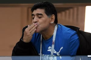 La triangulación que debe darse para que Maradona vuelva al fútbol argentino