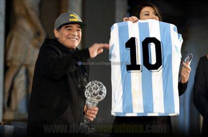 Maradona donó la camisa que usó en el Mundial España 1982