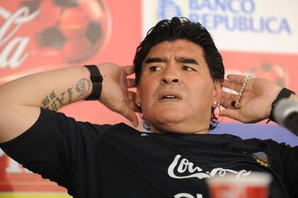 Maradona, durante la conferencia en Montevideo, la más controvertida de su ciclo
