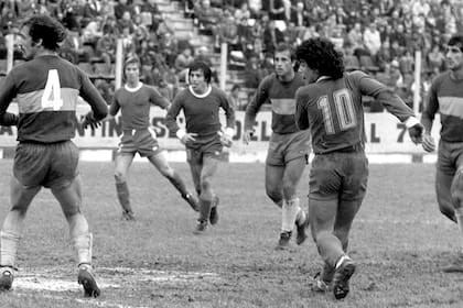 Maradona el 10 de Boca 1977