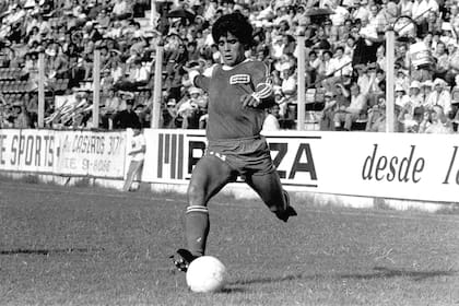 El primer sueldo de Diego Armando Maradona lo recibió como jugador de Argentinos Juniors