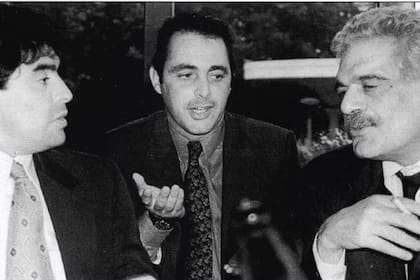 Maradona en San Isidro, con el entrenador Ignacio Correas y el actor Omar Shariff