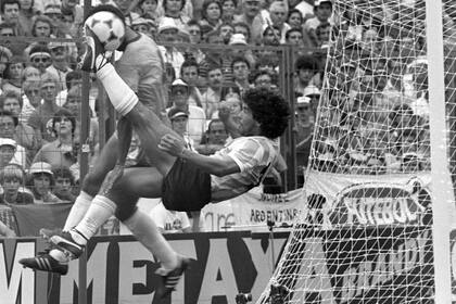 Maradona en su debut mundialista: España 1982. El "10" se fue expulsado en una gris despedida contra Brasil