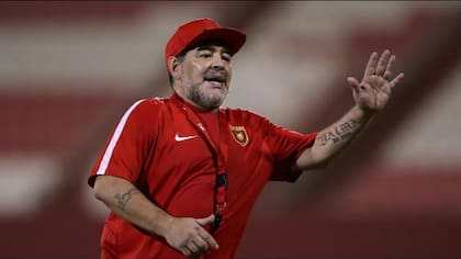 Maradona felicitó al Rojo