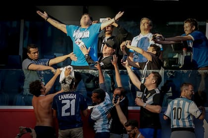 Maradona y una imagen histórica, durante el Mundial de Rusia.