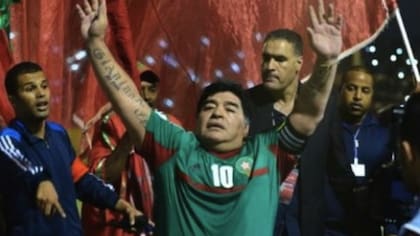 Maradona jugó en Marruecos, en ambos equipos de estrellas