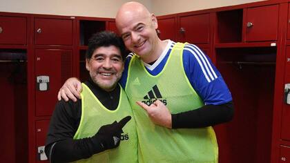 Maradona se suma al equipo FIFA de Infantino