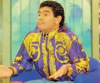 Maradona, un fanático de la ropa de Gianni Versace