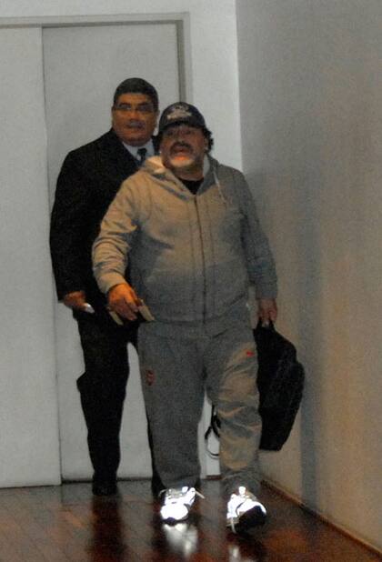 Maradona volvió a Dubai solito