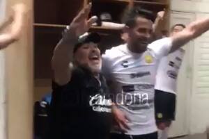 El desenfrenado festejo de Maradona, tras la clasificación de Dorados en México