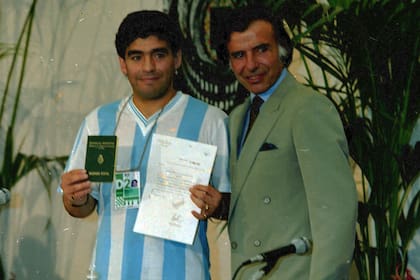 Maradona y Menem, el día que el capitán argentino fue nombrado embajador deportivo