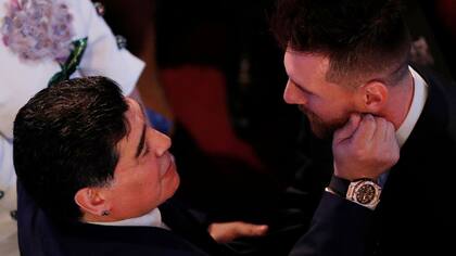 Maradona y Messi se encontraron en la entrega de los Premios The Best, en Londres, en 2017 donde, según Morla, "se abrazaron, hablaron" y dejaron atrás una relación "medio ríspida"