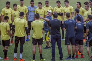 Maradona siempre nada contra la corriente: asumió en Dorados, el “Gran Pez”