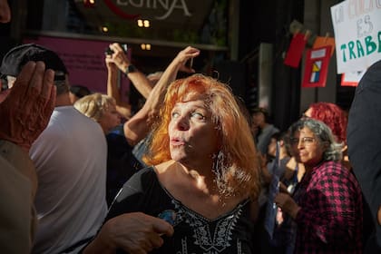 Maral hace pocos días, en una manifestación en las puertas del Instituto Nacional del Teatro, para protestar por la ley Ómnibus