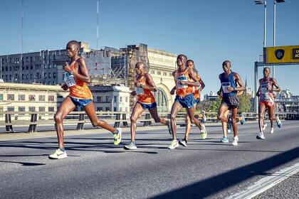 Una imagen habitual: atletas africanos dominando las calles de Buenos Aires.