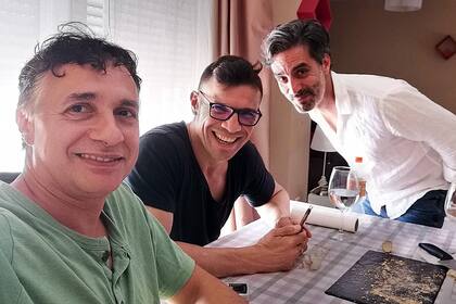 Maravilla Martínez, con Adrián Navarro, que será su director, y el productor Pablo Silva