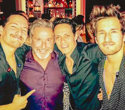 Marc Anthony está en la pared de la fama del restaurante