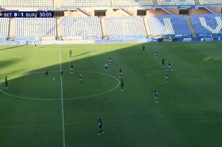 El golazo de tiro libre desde el campo contrario que se pareció al de Chilavert al Mono Burgos