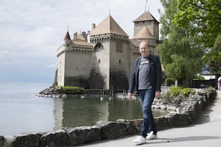 Tiene Parkinson y un neuroimplante en la médula espinal ahora le permite caminar