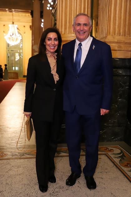 Marc Stanley, embajador de los Estados Unidos, y su esposa Wendy