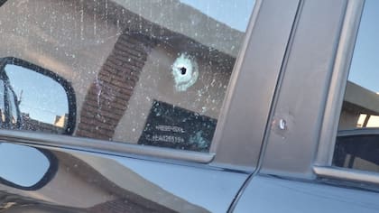 Marcas de disparos sobre la camioneta del intendente de Caleta Olivia, Santa Cruz.