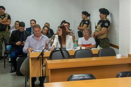 Marcela Acuña escuchó los alegatos desde la sala, mientras el resto del clan Sena permaneció ausente y solo apareció al final vía videollamada