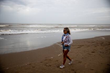 Marcela D Ambrosio, de 47 años, se reencontró con un amor adolescente y decidió vivir en Pinamar.