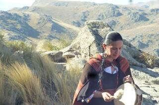 La ceremonia andina que se diferencia del temazcal y practica una argentina: “Yo no quería ser una sanadora”