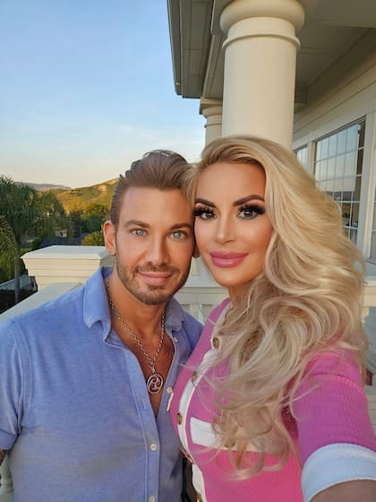 Marcela junto a su esposo