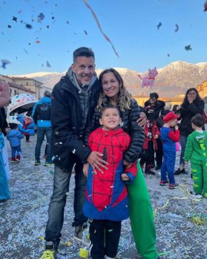 Marcela junto a su familia