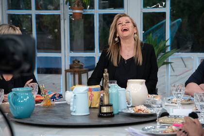 Marcela junto "a sus rubias"