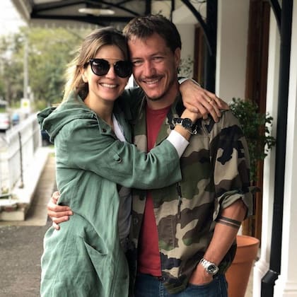 Marcela y Tomás se llevan un año de diferencia. Él es mayor que ella