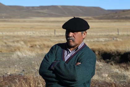 Marcelino Garcés también es mapuche y vive en Las Bayas. Hace 6 años que está ocupando un terreno fiscal que espera le otorguen como propio