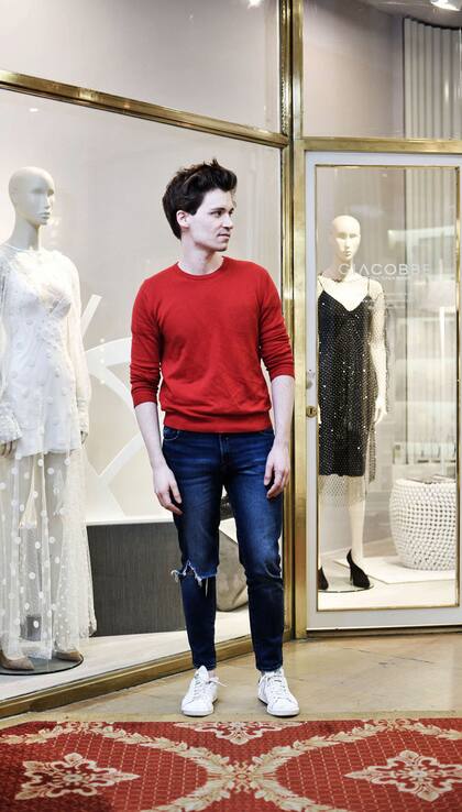 Marcelo Giacobbe en la galería Promenade, donde en días abrirá las puertas de su primera boutique a la calle
