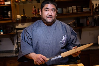 Marcelo Arakaki es el experto detrás de la cocina de Sashimiya. Junto a su mujer, Naomi Kanemoto, dieron vida al emprendimiento en 2007.