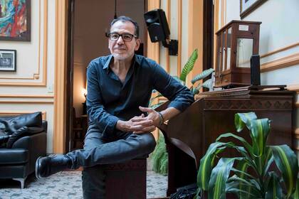 Marcelo Bellagamba, admirador de Hugo Midón y Carlos Gianni y, a su vez, creador de Petit Grand Hotel