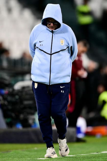 Marcelo Bielsa piensa cómo encontrar la manera de ganarle a Argelia, pero Uruguay no podrá pese a contar con las mejores ocasiones; terminaron 0-0 en Turín.