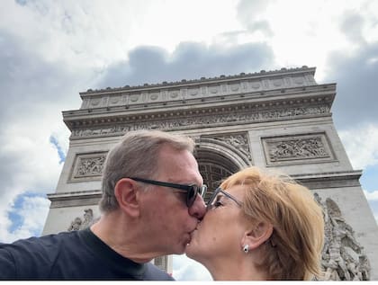 Marcelo Bonelli y Susana Tabares muy enamorados en Paris