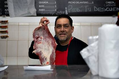 Marcelo Capobianco, el carnicero que puso el cartel del precio en dólares