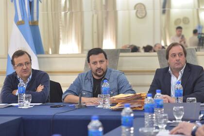Marcelo Daletto, Emmanuel González Santalla y Gustavo Soos, autoridades de la Comisión de Asuntos Constitucionales y Acuerdos del Senado bonaerense