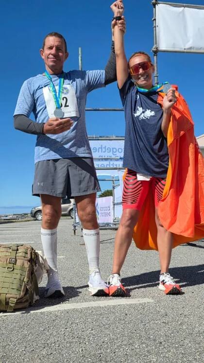 Marcelo de Bernadis junto a Candela Cerrone tras la carrera