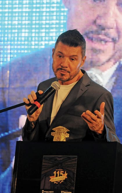 Marcelo, en pleno discurso tras recibir el premio de manos del intendente de Maldonado, Enrique Antía, y la vicepresidenta uruguaya Beatriz Argimón, en el Enjoy Punta del Este.